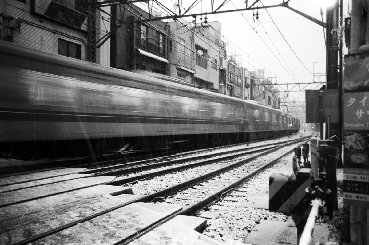 線路も真っ白｜Leica M3 + Summaron 35mm F3.5 with goggles + Marix 400