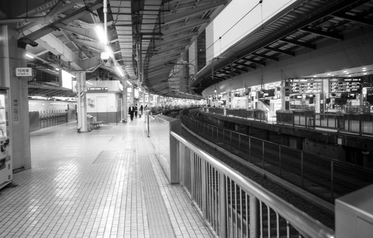 始発の東京駅｜Leica M5 + Summaron 35mm F3.5 with goggles + Fomapan200 Creative