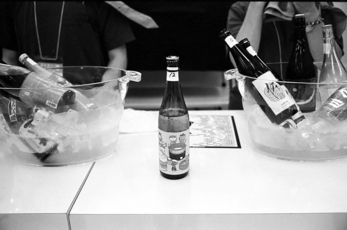 猫ラベルの日本酒！｜Leica M5 + Summilux 35mm f1.4 + Fomapan 400 Action