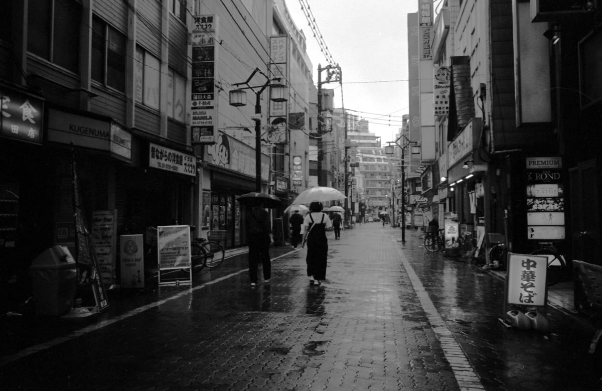 蒲田で昼から飲めるかな？｜Leica M5 + SUMMARON-M f5.6/28mm + Fomapan 400 Action