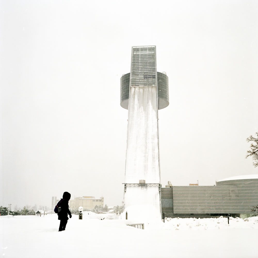 アスパムを横から見ると｜ROLLEIFLEX 3.5F + KODAK GOLD 200