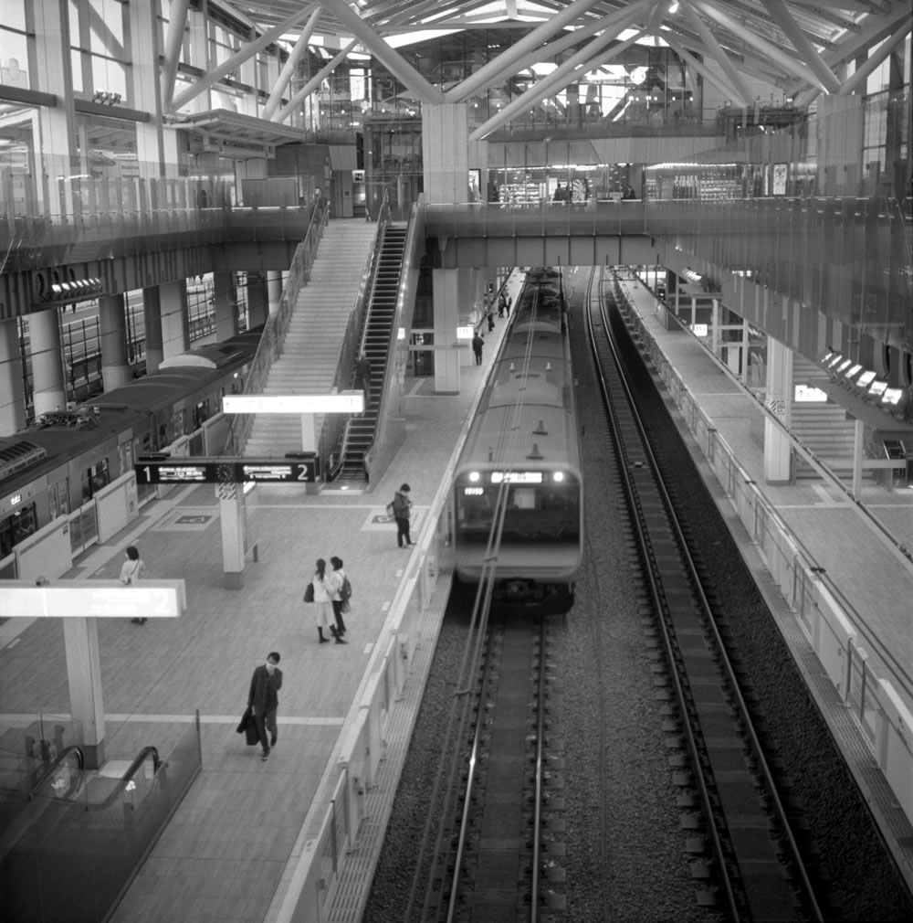 高輪ゲートウェイ駅の本開業は2024年だそうな｜ROLLEIFLEX 2.8F + ILFORD HP5 PLUS