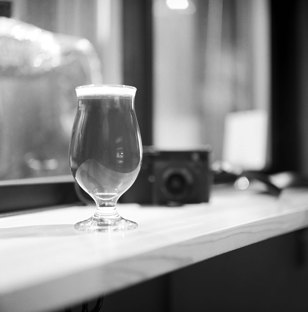 Inkhorn Brewingのビールをローライナーで撮る｜ROLLEIFLEX 2.8F + Rolleinar 1 Bay III + ILFORD HP5 PLUS