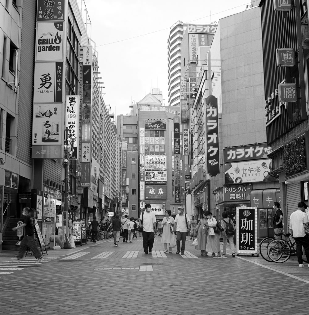 もっと池袋を開拓しようと誓った｜ROLLEIFLEX 2.8F + ILFORD HP5 PLUS