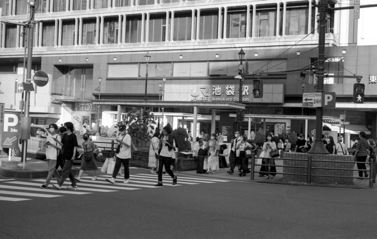 池袋に着いちゃった｜Leica M3 + DR Summicron 1:2/50mm + ILFORD HP5 PLUS