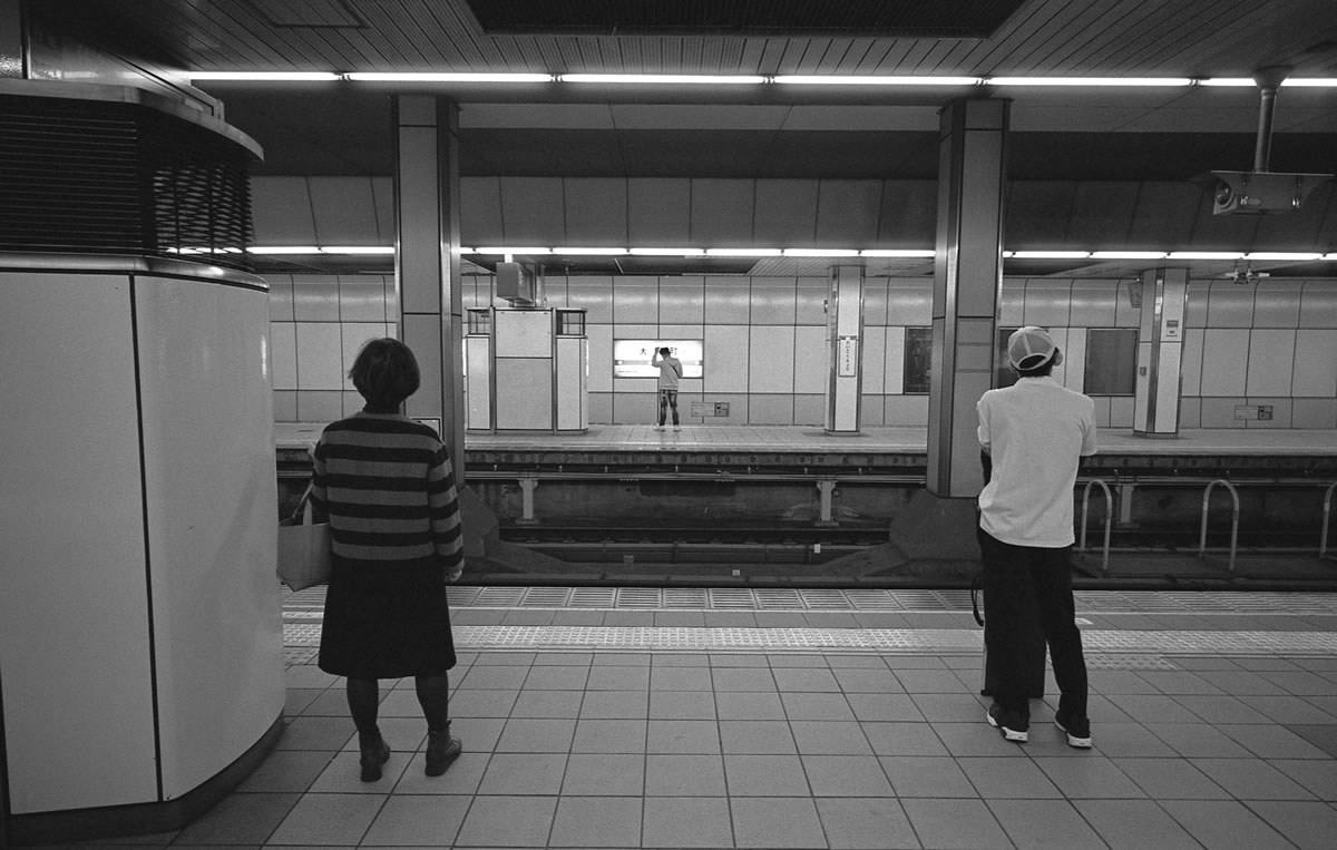 御堂筋線の駅｜Leica M5 + C Biogon T* 4.5/21 ZM + ILFORD HP5 PLUS